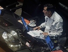 Gerardo Fernández Noroña, presidente de la Cámara de Senadores, recordó que los amparos y suspensiones señalados por el INE como motivo del retraso no son aplicables frente a reformas constitucionales ni procesos electorales. SUN/Y. Osnaya