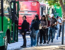 Así, se confirma una vez más que son las mujeres, principalmente, a quienes se les encargan las tareas de los cuidados, por sobre la labor del trabajo que se asigna socialmente a los hombres. EL INFORMADOR/ A. Navarro