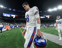 Daniel Jones completó apenas el 63% de sus pases con ocho touchdowns y siete intercepciones esta temporada. AP / ARCHIVO