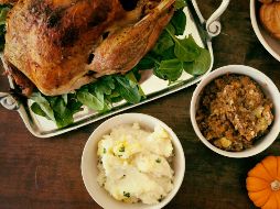 La cena tradicional tiene como platillo principal pavo relleno. UNSPLASH / M. WATSON