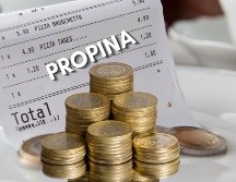 En México, aunque una propina parece ir de la mano del pago por un servicio, se debe entregar de manera voluntaria a los trabajadores. ESPECIAL / CANVA