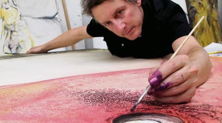 El artista Luis Moro, ganador del Premio Castilla y León de las Artes 2022, celebra su regreso a Guadalajara como una oportunidad para reafirmar su conexión con la ciudad y con Latinoamérica. CORTESÍA