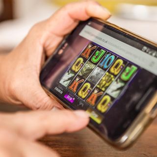 ¿Cuáles son los riesgos de las apuestas online en los jóvenes?