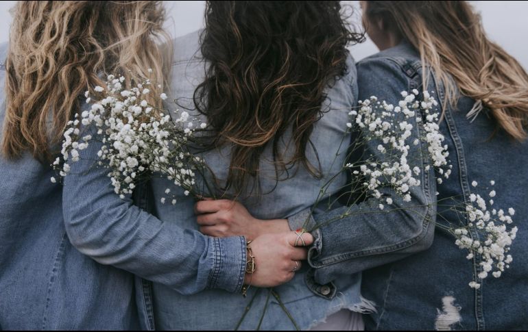 Así, la gratitud no solo es un gesto de cortesía, sino una herramienta poderosa para mejorar la calidad de vida. Esta práctica ayuda a las mujeres a ser más felices. ESPECIAL/ Foto de Becca Tapert en Unsplash