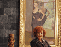 Silvia Pinal posa frente a la pintura del reconocido artista Diego Rivera. SUN / ARCHIVO