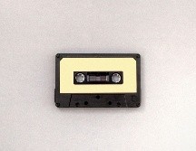 La música instrumental y alternativa ofrece una experiencia única porque permite que cada oyente interprete las emociones y narrativas a su manera. UNSPLASH / N. GORGUIS