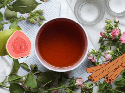 El té de guayaba con canela sirve para múltiples cosas. UNSPLASH / E. KASIMOVA