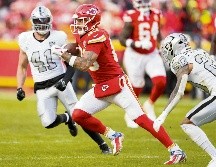 Pese a la diferencia en triunfos entre ambos clubes, Kansas City sufrió para ganar. AP