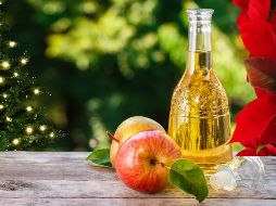 Esta es una bebida alcohólica que se elabora a partir de la fermentación natural del jugo de manzana, aunque en algunas variantes se emplean otras frutas como peras. ESPECIAL / CANVA