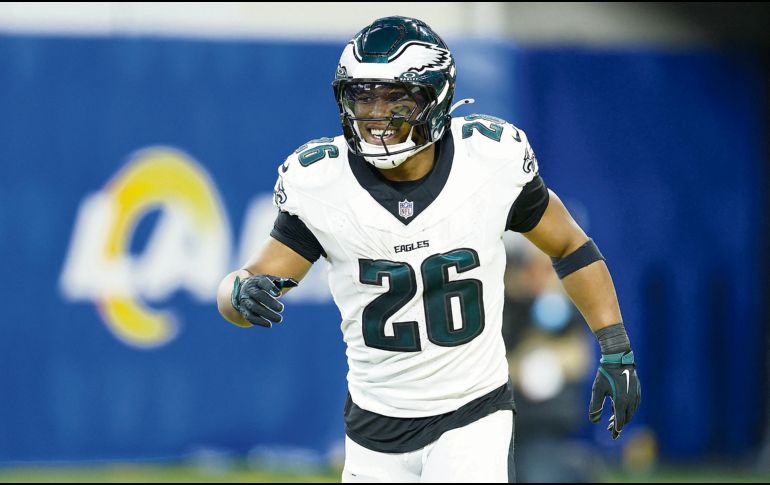 Saquon Barkley lidera la Liga en yardas y hoy se medirá a su par, Derrick Henry, quien es segundo con los Ravens. AFP