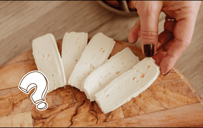 Aunque no es común que el queso contenga plástico como tal, los quesos ultraprocesados pueden incluir una gran cantidad de aditivos que les dan propiedades inusuales.  CANVA