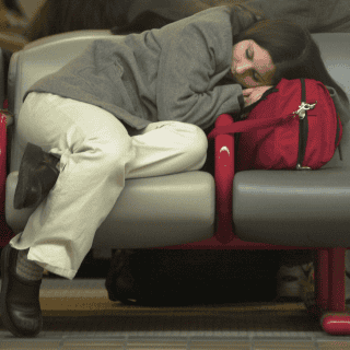 Así afecta tu salud mental no dormir en un horario fijo