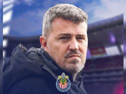 El director técnico 51 años se convirtió en el nuevo entrenador del Guadalajara de cara a la siguiente campaña. X/ @Chivas.