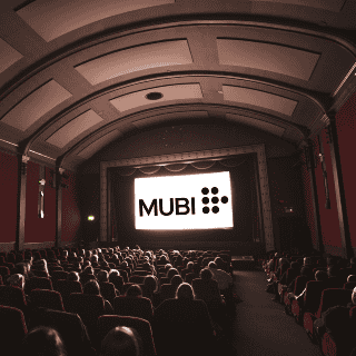 Tres películas que puedes encontrar en MUBI, sugeridas por la IA