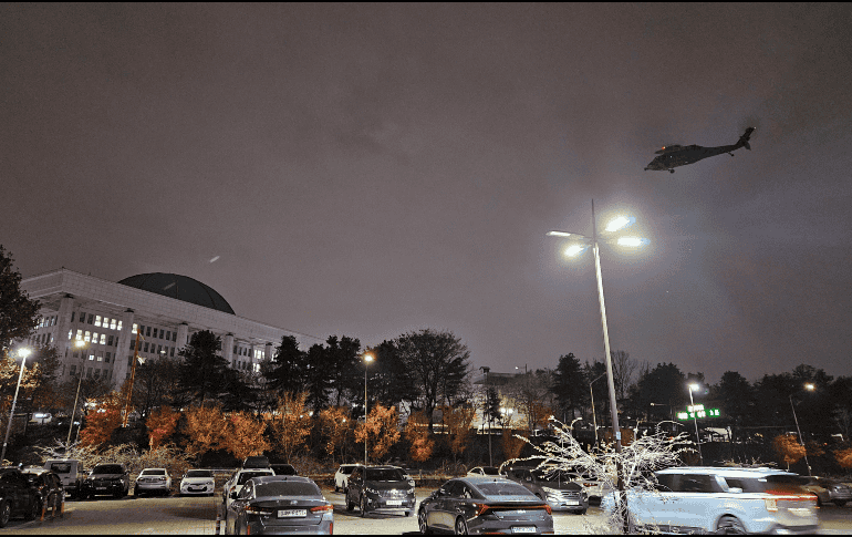 La ley marcial declarada en Corea del Sur otorga mayores cualidades a la milicia para salvaguardar el orden público en la nación. EFE / EPA / YONHAP SOUTH KOREA OUT