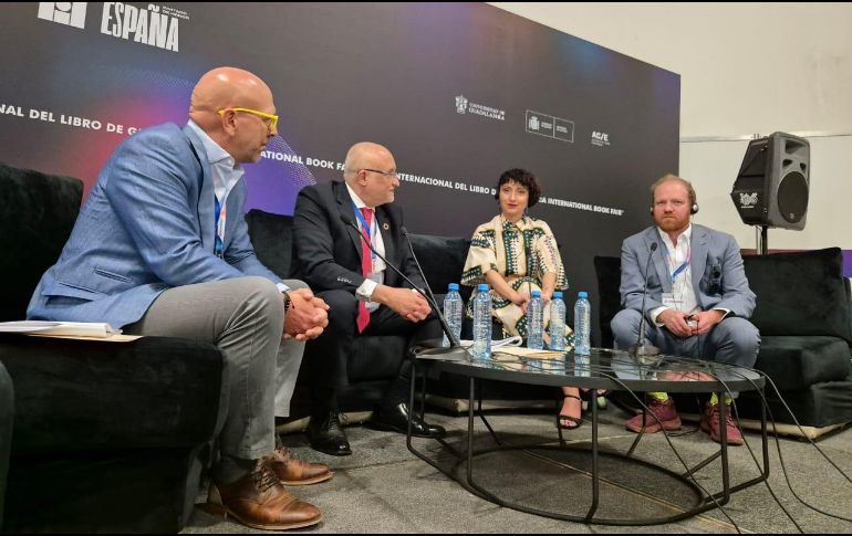 Las librerías y los colegios continúan siendo los principales puntos de venta, mientras que las ventas en línea solo representan el 6% del mercado total. EL INFORMADOR/ H. Navarro.