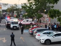 Agentes de la Fiscalía del Estado y peritos del Instituto Jalisciense de Ciencias Forenses se hicieron cargo de las investigaciones y del levantamiento del cuerpo. ESPECIAL