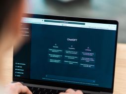 El caso de David Mayer con ChatGPT plantea preguntas sobre cómo se gestiona la información en la era de la inteligencia artificial. ESPECIAL/  Imagen de frimufilms en Freepik