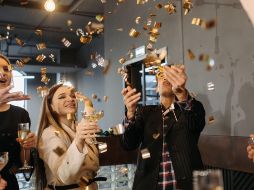 Cada uno de estos rituales refleja el deseo de comenzar el año con el pie derecho, atrayendo amor, prosperidad y salud.  CANVA