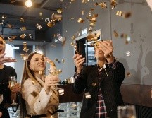 Cada uno de estos rituales refleja el deseo de comenzar el año con el pie derecho, atrayendo amor, prosperidad y salud.  CANVA