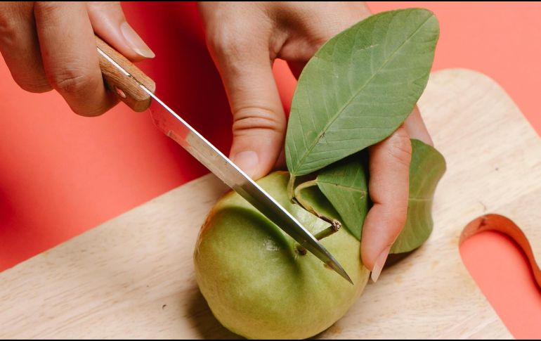 Esta es la manera correcta de infusionar las hojas de la planta de guayaba. ESPECIAL / PEXELS Any Lane
