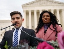 Chase Strangio defiende su postura sobre la ley en Tennessee sobre las terapias hormonales. EFE/E. Capdeon