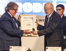 En este homenaje se hizo reconocimiento a la destacada labor por 50 años del Dr. Arellano. EL INFORMADOR/A.NAVARRO