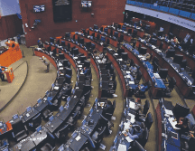 La propuesta fue respaldada por los senadores de Morena, el PT y el Partido Verde, mientras que la oposición, conformada por el PRI y PAN, se mostró en contra. SUN