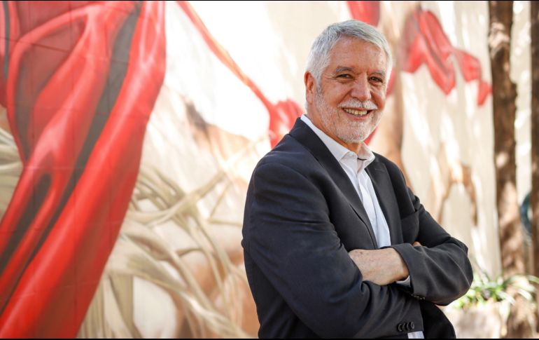 Enrique Peñalosa, exalcalde de Bogotá, destaca avances en Guadalajara como el transporte masivo, las obras en el Centro tapatío y la construcción de banquetas. EL INFORMADOR/H. Figueroa