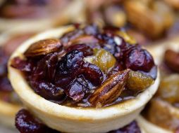 La ciruela pasa también puede disfrutarse como un snack saludable, ideal para mitigar el hambre entre comidas. UNSPLASH / S. Kopstein