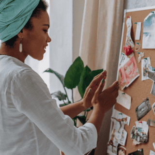 ¿Qué es y cómo hacer tu propio vision board 2024?