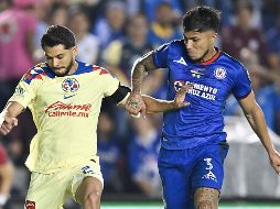 Henry Martín y Carlos Salcedo durante el partido de la final del torneo Clausura 2024. IMAGO7