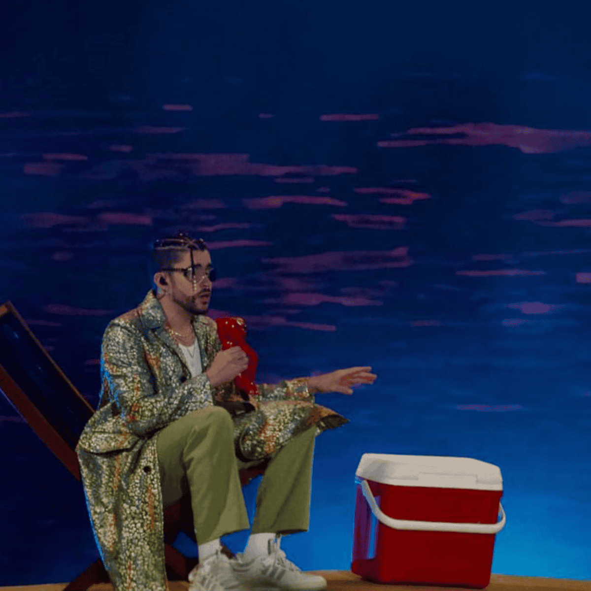 Bad Bunny lanza nueva canción 'El Club' (VIDEO) | El Informador