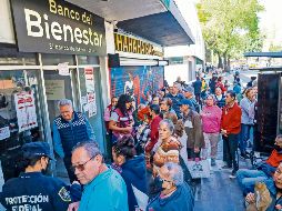 Los adultos mayores de 65 años recibirán más de 100 pesos diarios por su pensión. EL INFORMADOR/A. Navarro