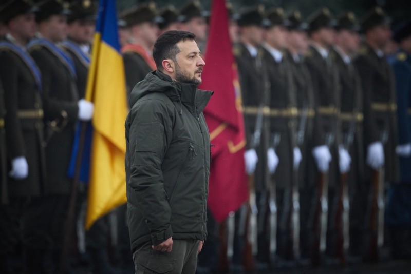 Presidente de Ucrania, Volodímir Zelenski, agradeciendo y apoyando a tropas en su país. X/@ZelenskyyUa 