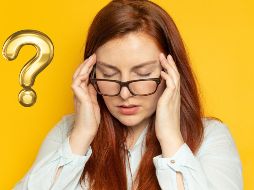 En las mujeres, los cambios hormonales durante el ciclo menstrual, el embarazo o la menopausia pueden desencadenar migrañas. ESPECIAL / CANVA