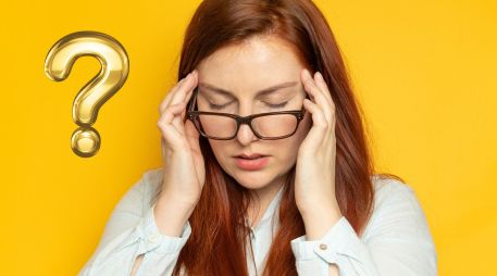 En las mujeres, los cambios hormonales durante el ciclo menstrual, el embarazo o la menopausia pueden desencadenar migrañas. ESPECIAL / CANVA