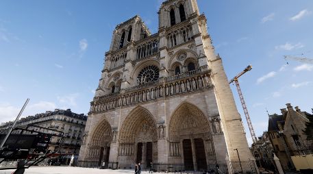 La catedral gótica, cuya construcción se inició hace más de 860 años, sufrió un devastador incendio el 15 de abril de 2019. Las imágenes del desastre dieron la vuelta al mundo. EFE / L. Marin