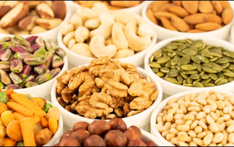 A través de los alimentos también podemos colaborar con el mantenimiento de la piel, y los frutos secos se destacan entre los más adecuados. ESPECIAL / CANVA