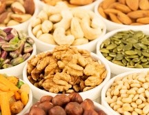 A través de los alimentos también podemos colaborar con el mantenimiento de la piel, y los frutos secos se destacan entre los más adecuados. ESPECIAL / CANVA