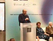 El libro cuenta con fotografías de la vida del ex rector de la UdeG. EL INFORMADOR/M. Hernández.