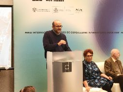 El libro cuenta con fotografías de la vida del ex rector de la UdeG. EL INFORMADOR/M. Hernández.