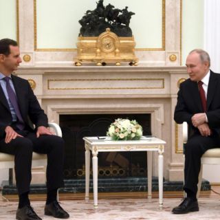 Bashar al Asad recibe asilo en Rusia, según el Kremlin