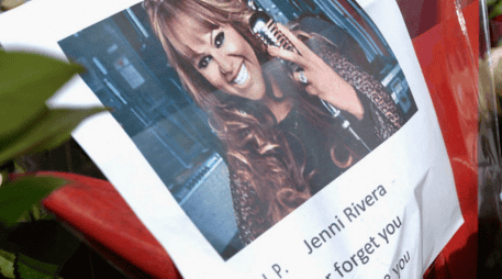 El 9 de diciembre del 2012, Jenni Rivera abordó una avioneta, lamentablemente, el avión sufrió un accidente, y ni ella ni su equipo de trabajo sobrevivieron. AFP/ K. Djansezian