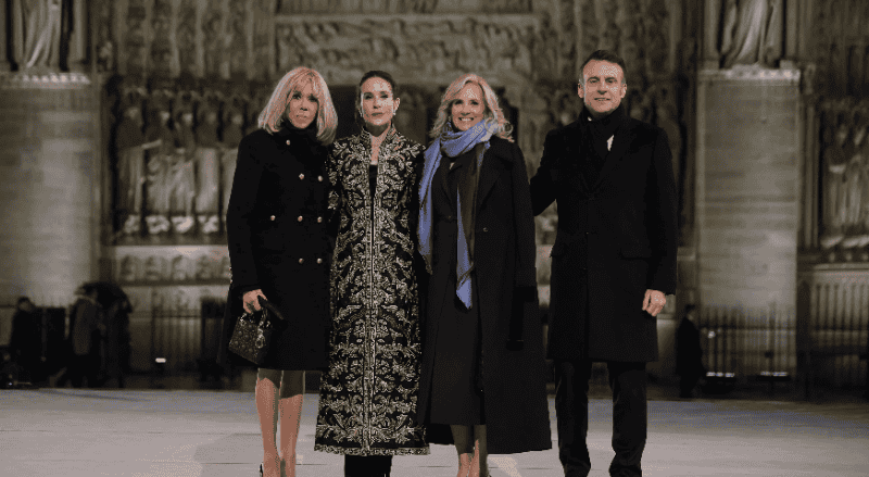 En representación del país anfitrión, se vio al presidente francés Emmanuel Macron y su esposa Brigitte Macron con la primera dama de Estados Unidos Jill Biden y su hija Ashley Biden. AFP/ C. PETIT TESSON