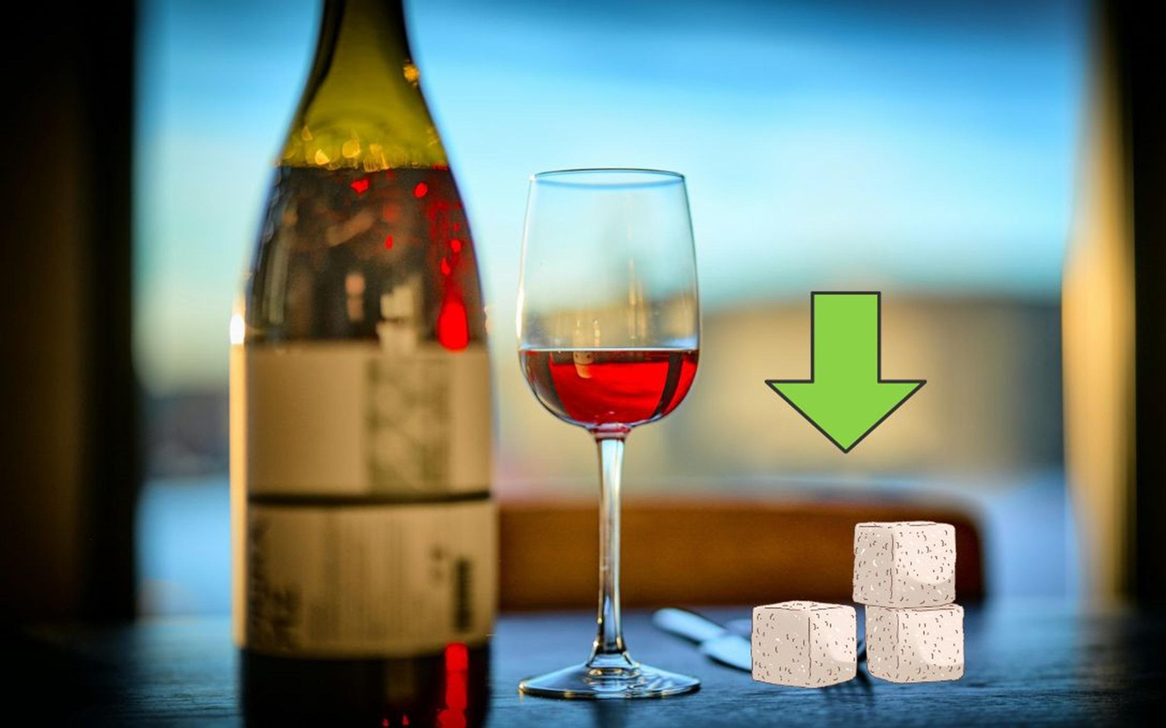 Evita mezclar licor con jugos azucarados o refresco que contenga azúcar.  UNSPLASH / V. NORDLI