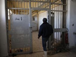 Esta prisión, que habría albergado entre 10.000 y 20.000 detenidos, según estimaciones de Amnistía Internacional, se hizo terriblemente famosa por el uso de tortura y fuerza excesiva tras un motín de presos en 2008. EFE/EPA/M. AL RIFAI.