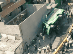 El chofer del autobús fue detenido por policías de Tlalnepantla quienes lo trasladaron ante el Ministerio Público para deslindarse responsabilidades y el pago de daños. X / @raiz_rescate