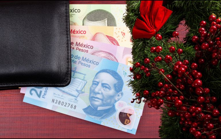 Los trabajadores tienen derecho a recibir el aguinaldo cada año, siendo el 20 de diciembre el último día en que deben pagárselos de forma obligatoria. ESPECIAL / CANVA