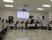 La entrega simbólica del cheque tuvo lugar en las instalaciones del Banco de Alimentos  Guadalajara. CORTESÍA.